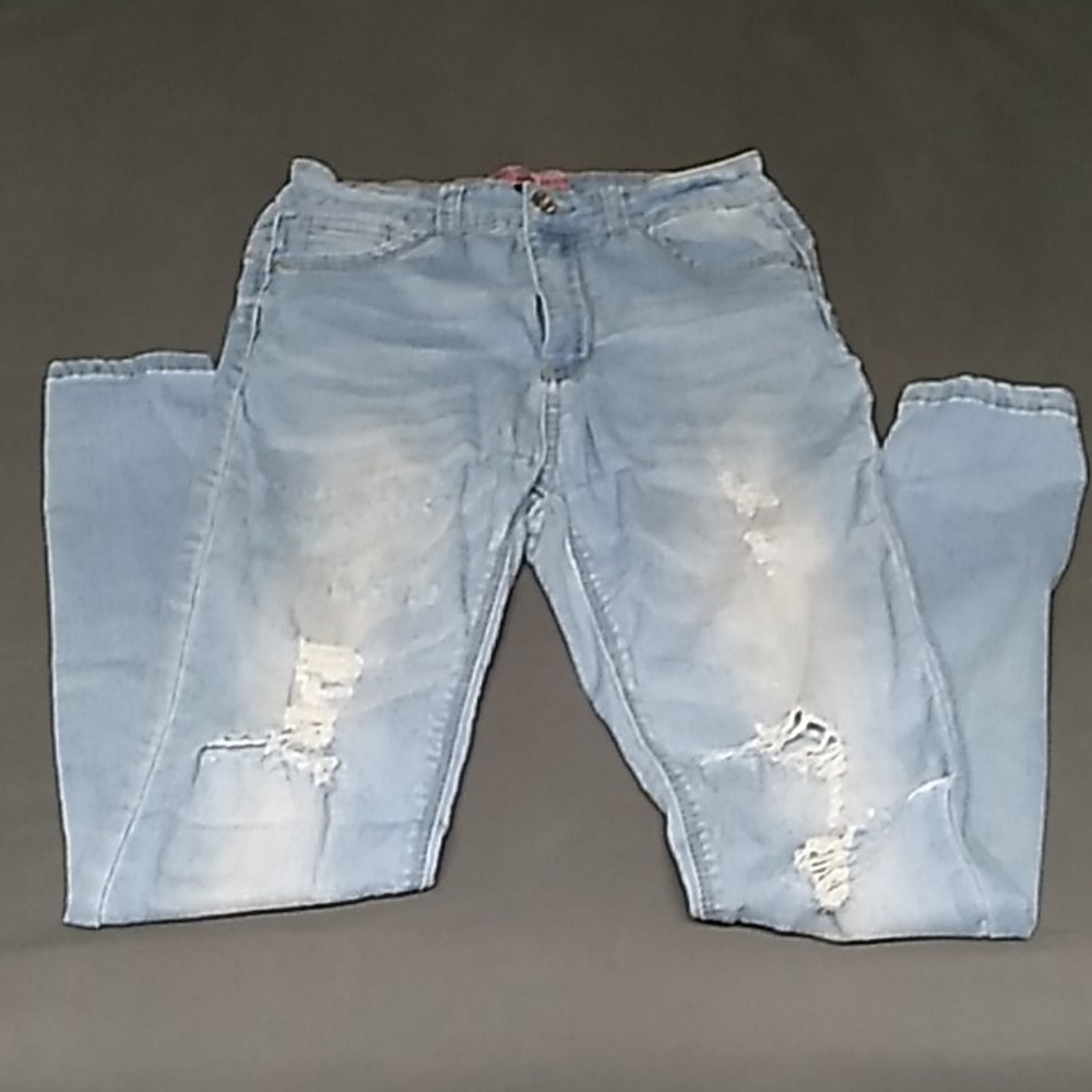 Ripped skinny jeans